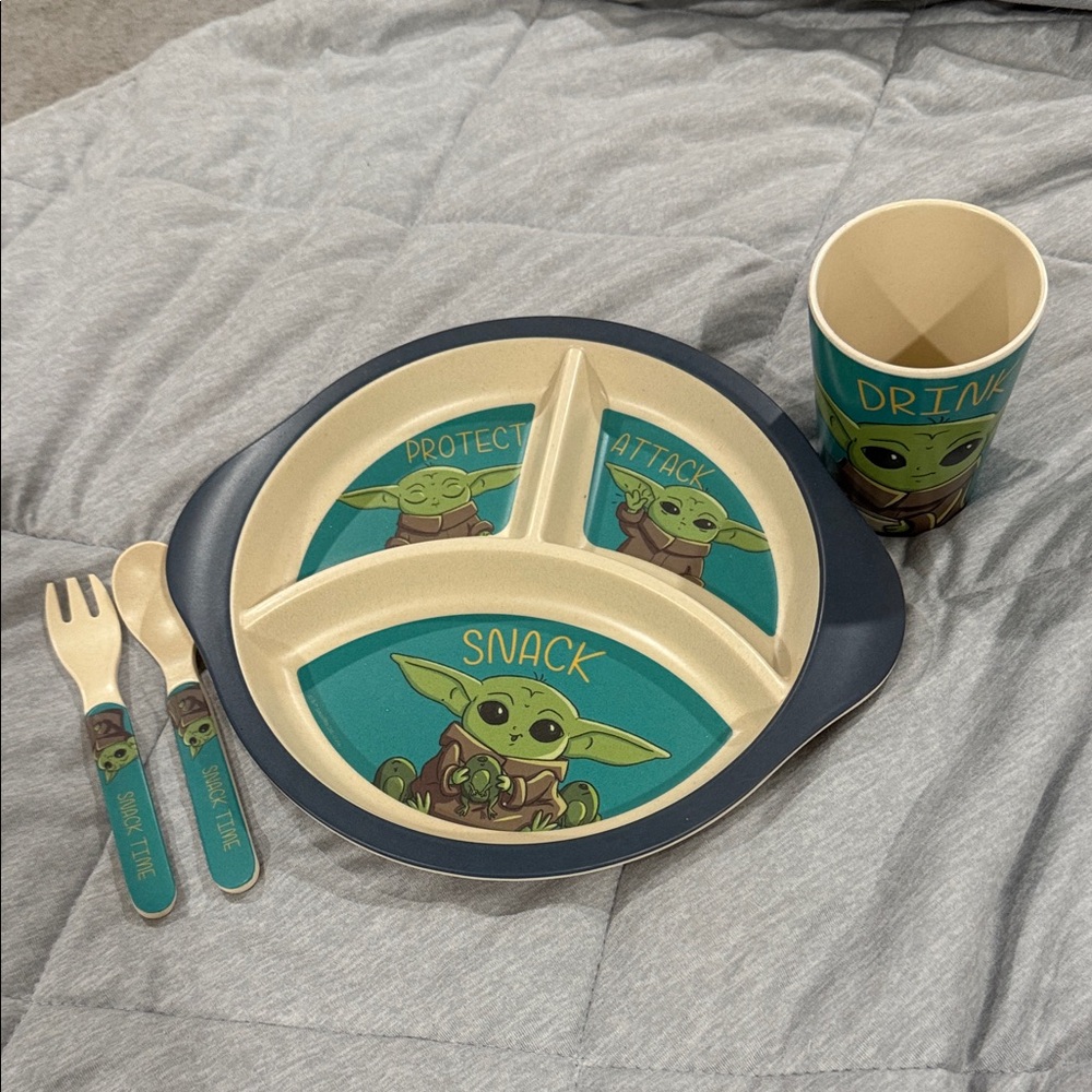 Baby Yoda Dinnerware Set